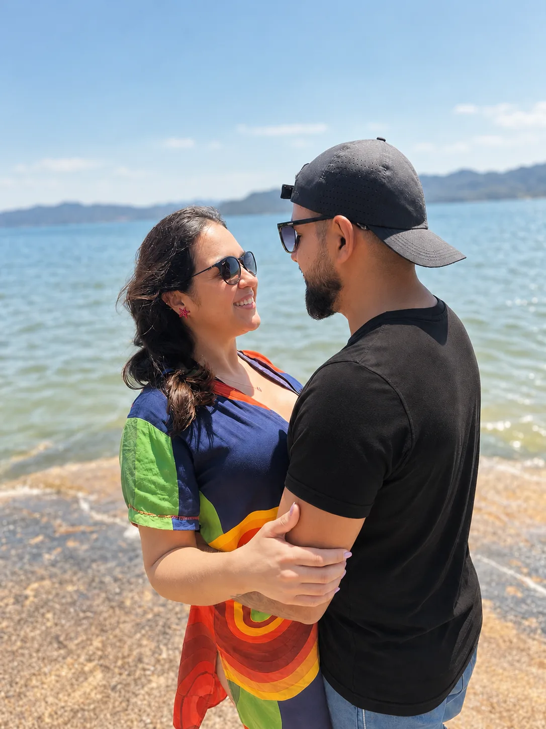 Casal à beira-mar